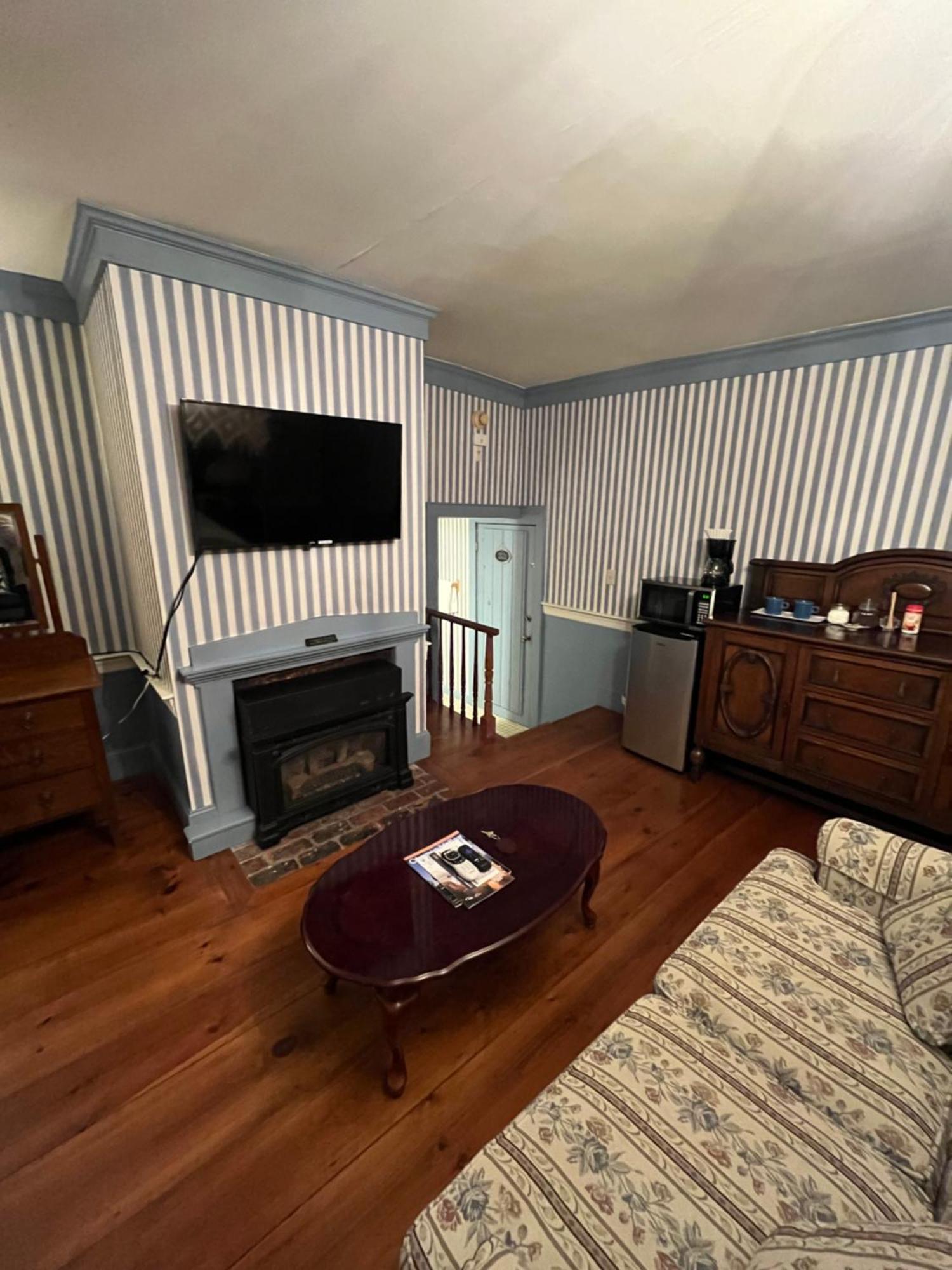 Chester Inn Экстерьер фото